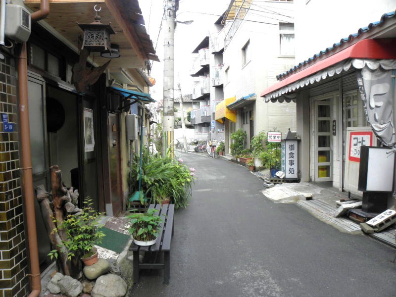 天下茶屋の狭い道路