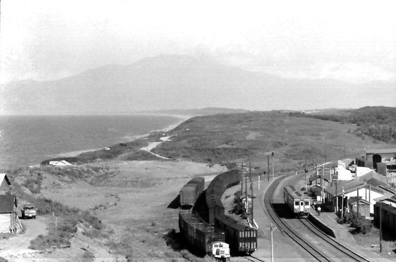昭和４６年８月　釧網本線浜小清水駅に到着するキハ２２