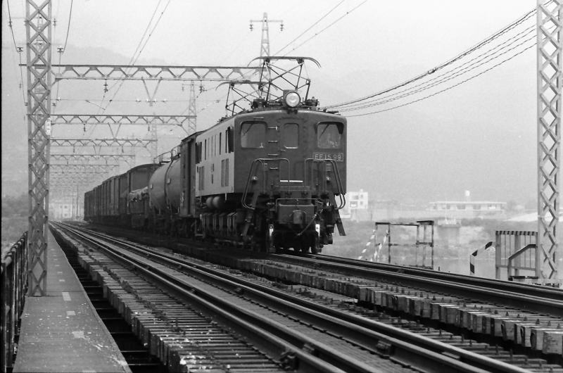 紀ノ川鉄橋　EF15-99が牽く貨物