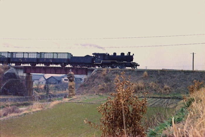 昭和４５（１９７０）年　川端貨物駅に向かうハチロクの引く貨物列車