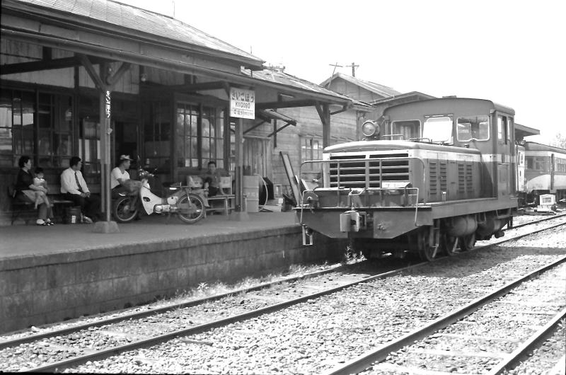 御坊臨港鉄道（現・紀州鉄道）昼下がりの紀伊御坊駅ホーム