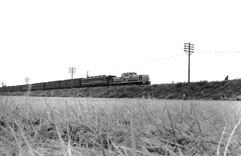 昭和４４年９月　亀山にて。名古屋からの客車列車ＤＤ５１