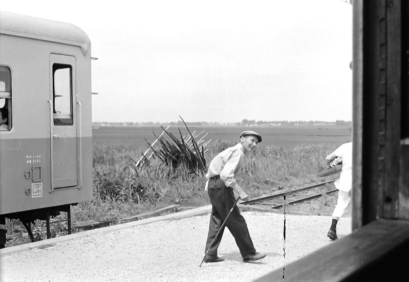 津軽飯詰にて。降りて行く老人