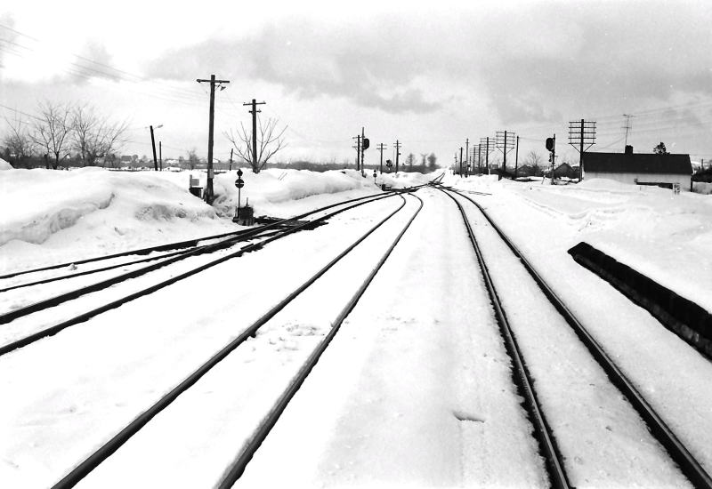 函館本線　余市駅　荒れた空