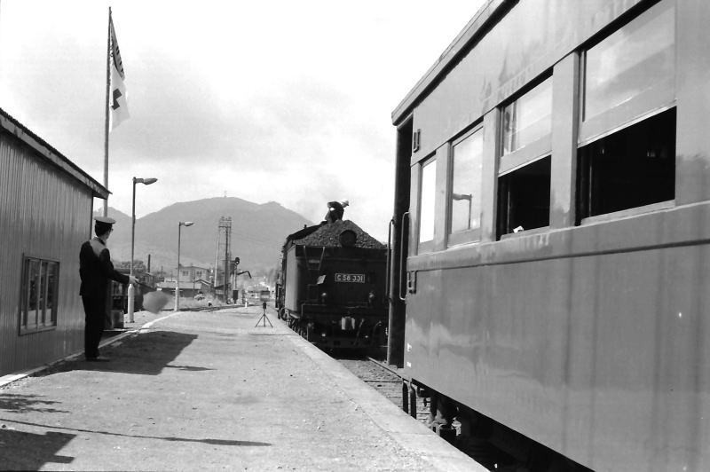 駅の風景　釧網本線　川湯駅のＣ58　