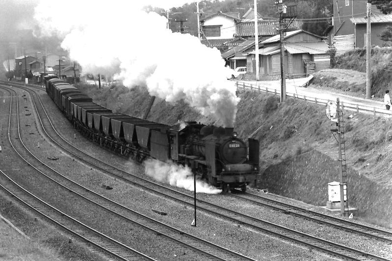 筑豊本線折尾～中間　Ｄ６０が牽く石炭列車