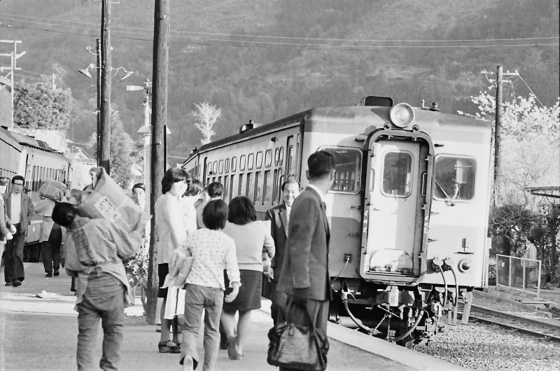 朝の紀勢本線大泊駅