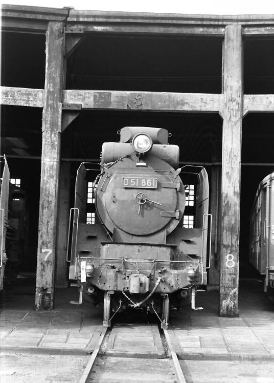 新見機関区　ボイラーの扉を改造されたＤ５１８６１