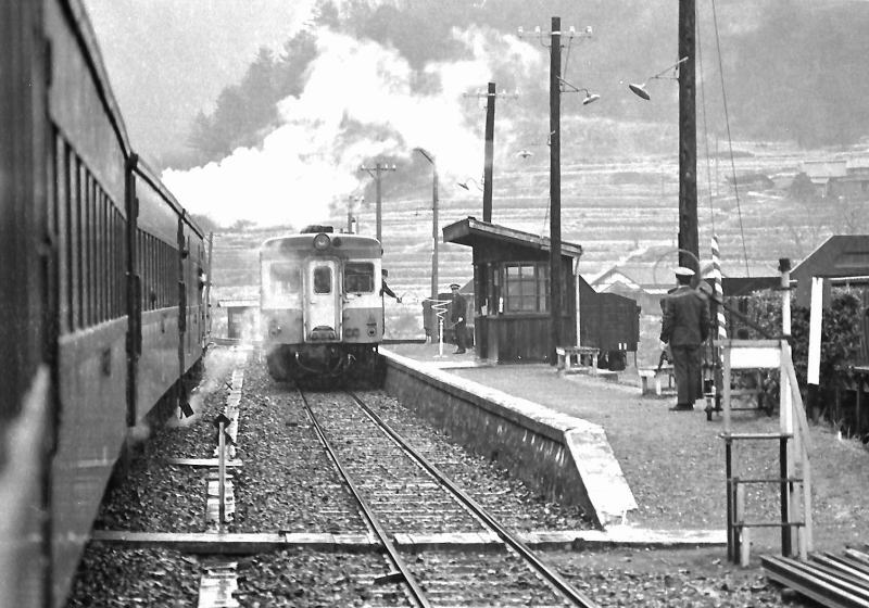 芸備線　備後八幡　キハ２０が一両の急行「たいしゃく」