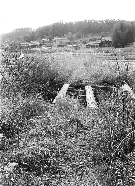 伊賀神戸付近に残っている旧伊賀線の線路跡