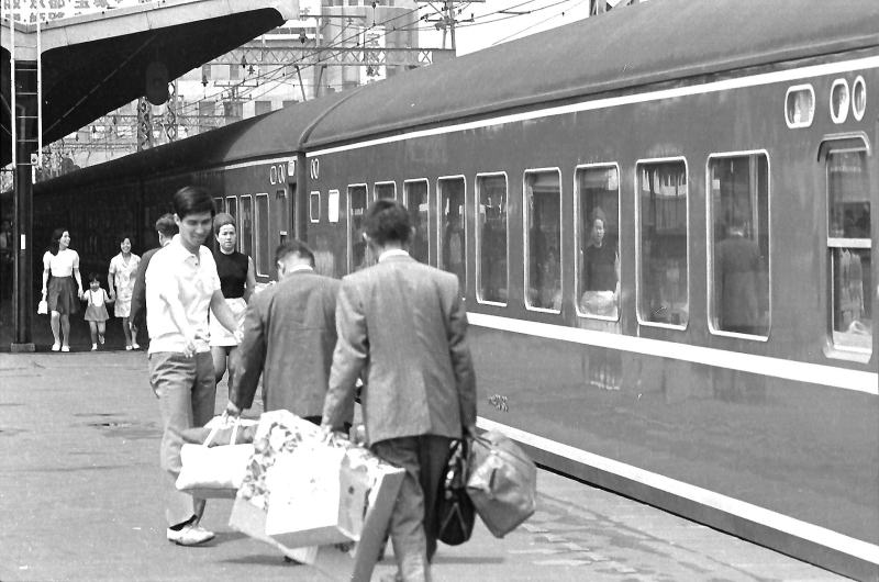 三ノ宮駅に到着した寝台特急