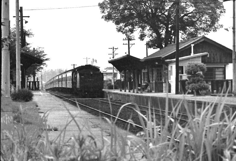 1971年の柳本駅の同じ場所