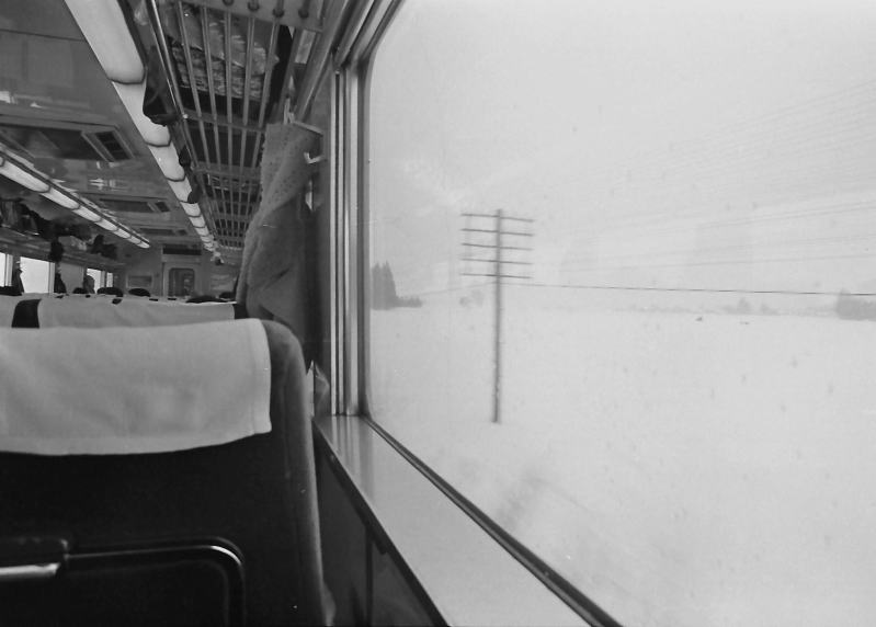 昭和４８年３月　雪の中を走る奥羽本線のキハ１８１特急つばさの窓から。