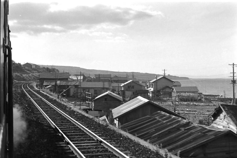 函館本線石倉付近　Ｄ51の牽く下り普通列車から。