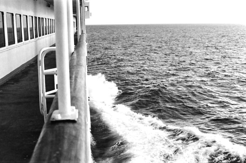 津軽海峡を渡る十和田丸　　この日は海峡は静かでした。