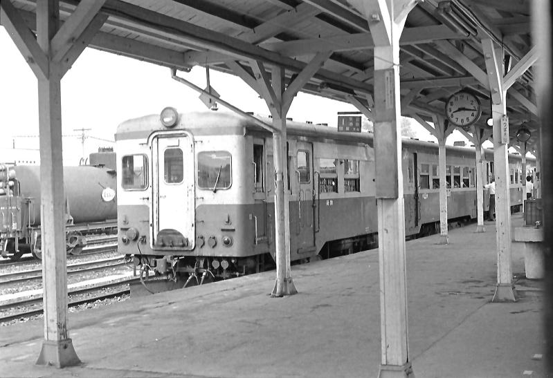 旧客式の窓のキハユニ１５