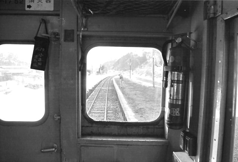 キハ１７　前面窓内側