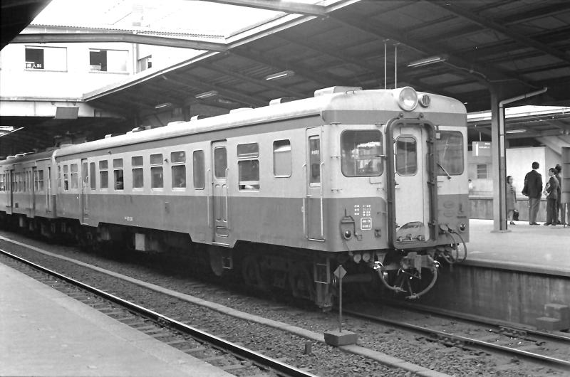 バス窓の初期型キハ２０