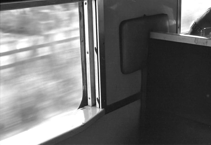 キハ２２車内。窓側のクッション