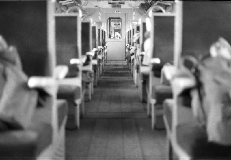 キハ２２の板張りの床