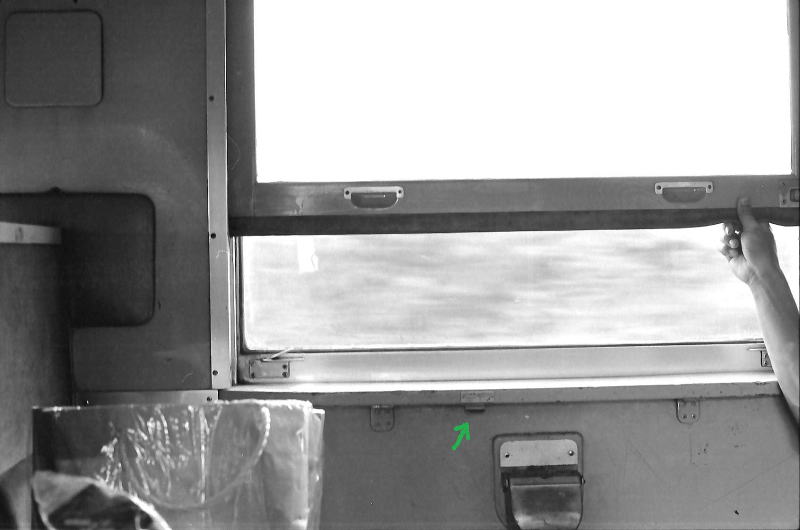 キハ２２　桟の下のせん抜き