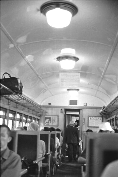 スハ３２-８１７車内