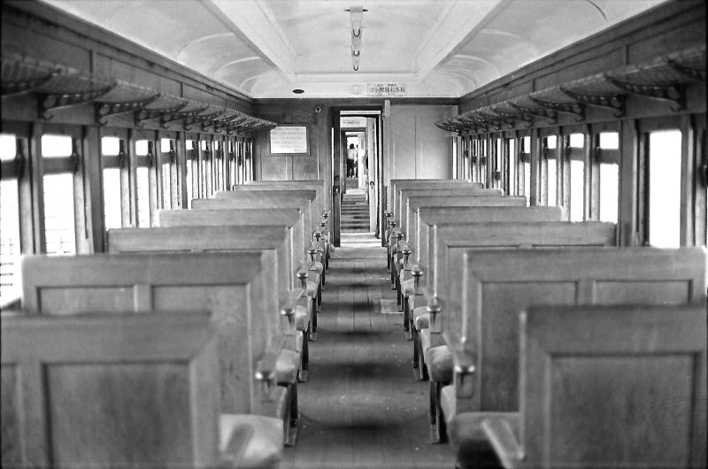津軽鉄道オハ３１　車内