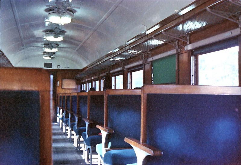 オハフ３３型客車　車内