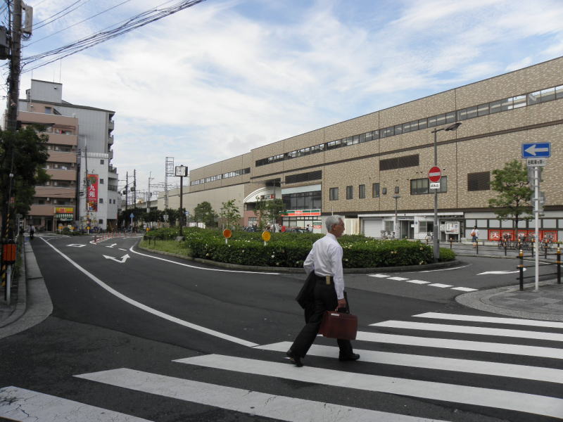 ガラッと雰囲気の違う天下茶屋駅。　広い。