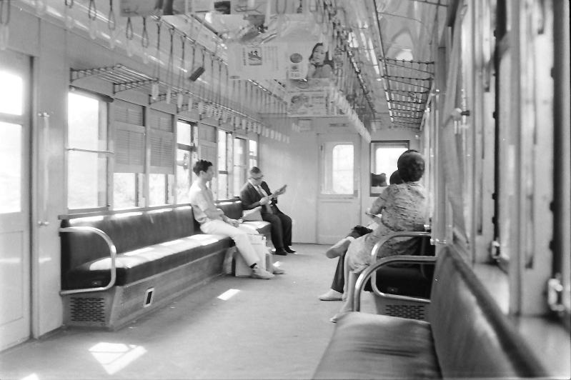 近鉄2250系　ロングシート化後の車内