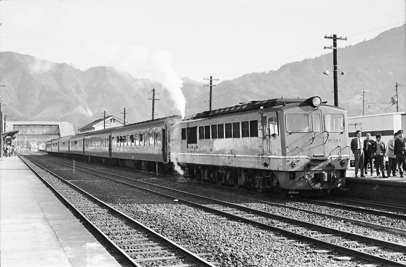 昭和４９年４月尾鷲駅に停車中の急行紀伊