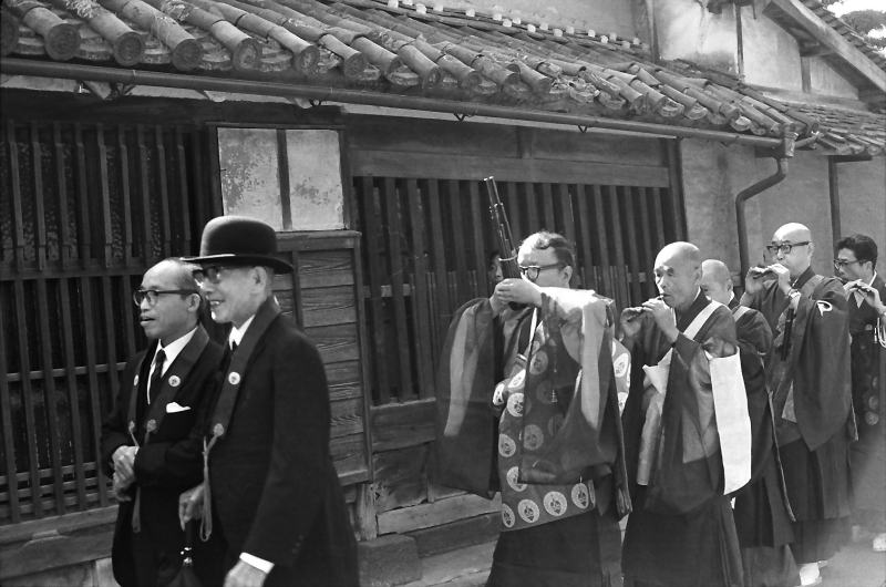 今井町　　偶然にもお祭り行列に出会う