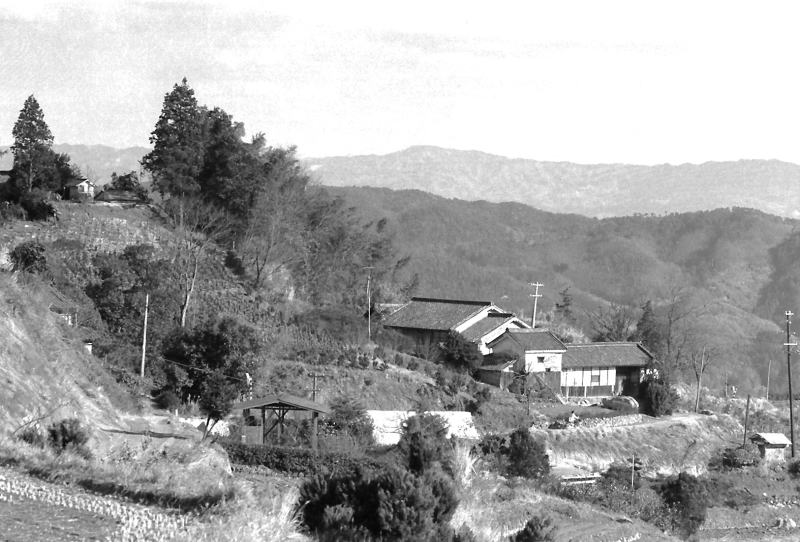 昭和の風景写真　平群町の信貴山の中腹から東を見たところ