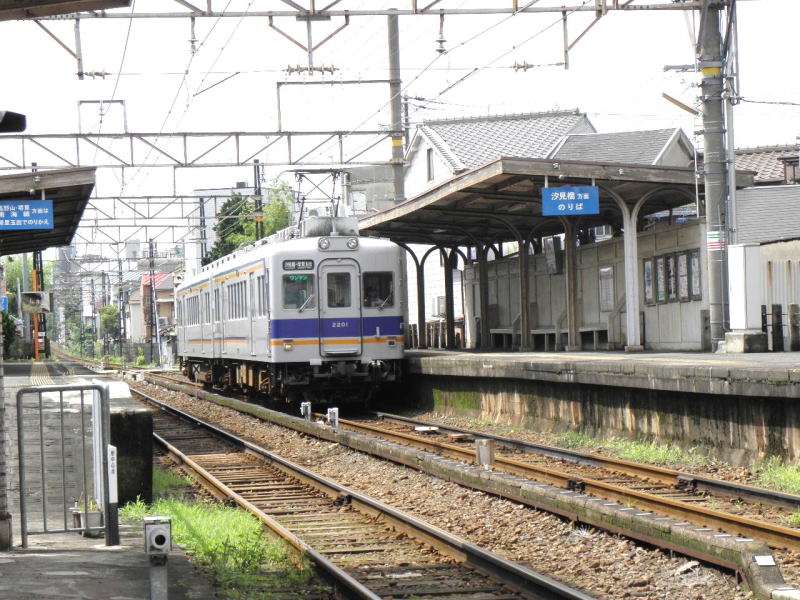 西天下茶屋駅に入る汐見橋行き