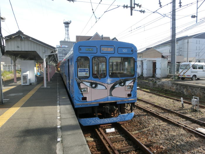上野市に到着した、くのいち電車？