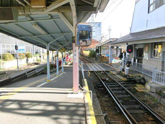 上野市駅のホーム
