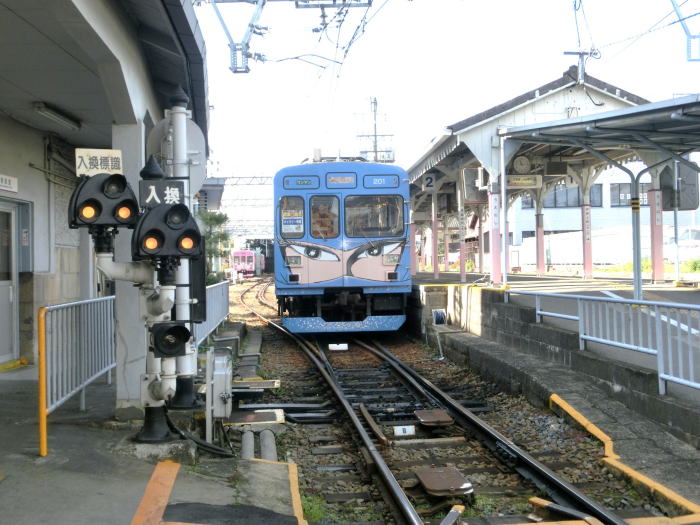 改札口からホームを見る。