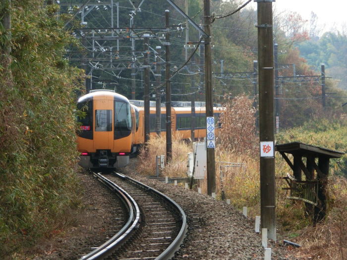 今度は吉野行きの特急が通り過ぎる