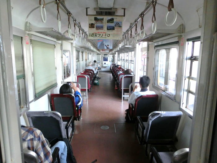 ナローゲージの内部線車内