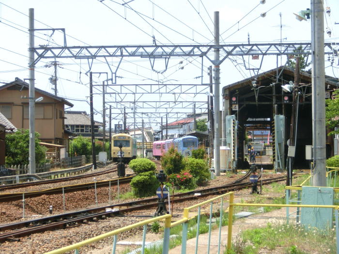 内部駅と検車区を眺める