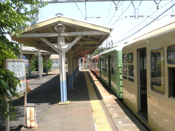 八王子線との分岐駅、日永駅