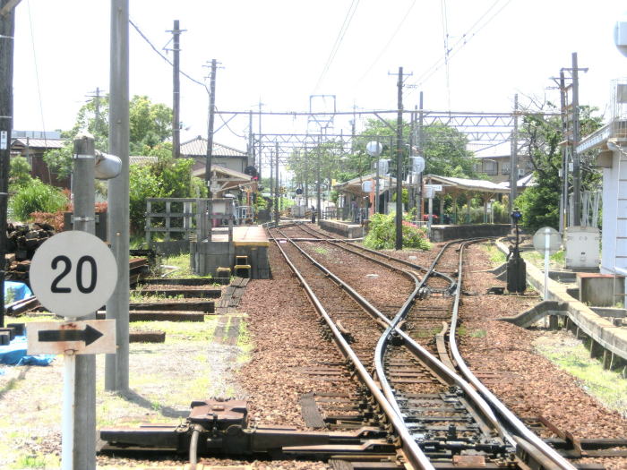 分岐駅なのに無人駅の日永駅