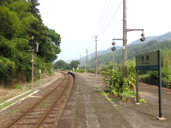 笠置駅の長いホーム　加茂駅方向