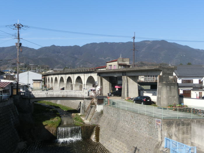 吉野川堤防から見た高架橋跡