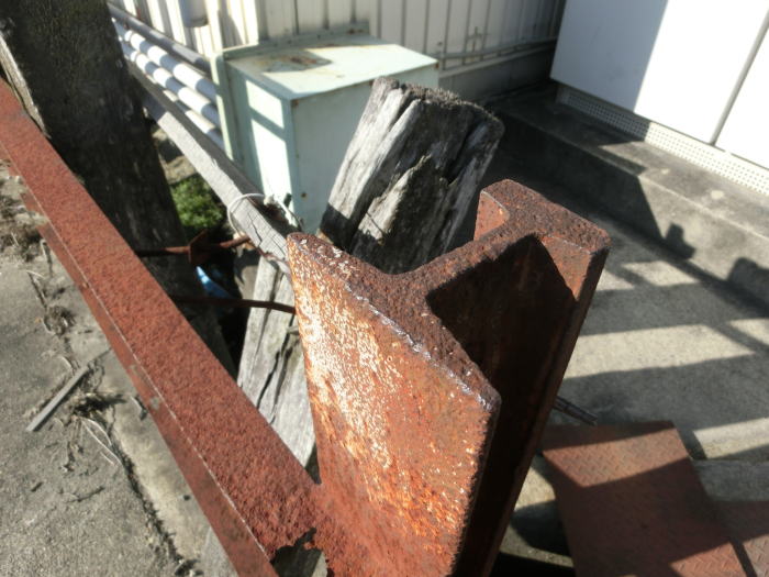 製材所の裏側にあるレール