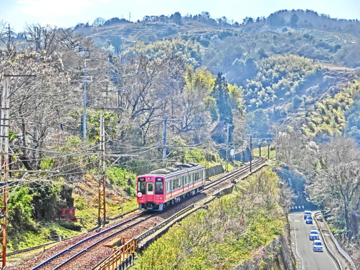 跨線橋の上から２３００系の極楽橋行き