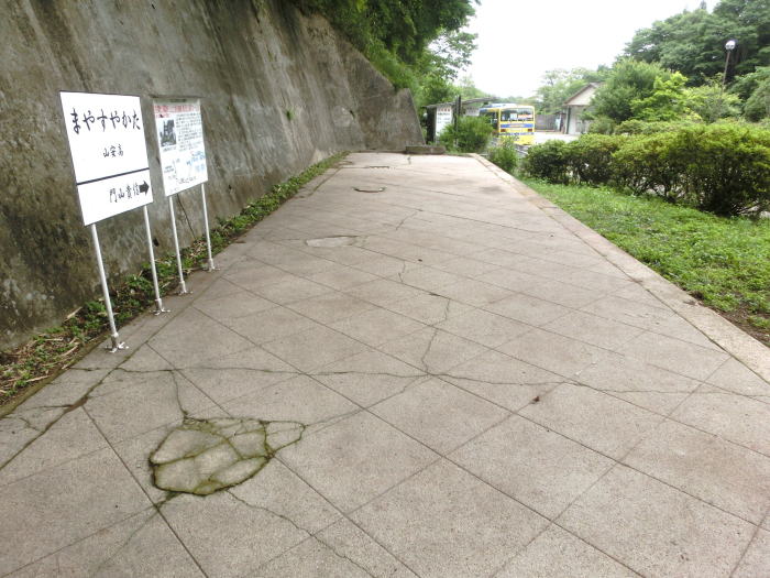 高安山駅のプラットフォーム