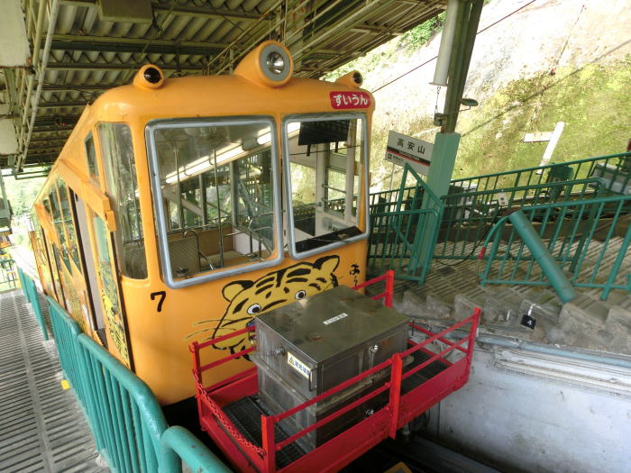 近鉄西信貴ケーブルの高安山駅