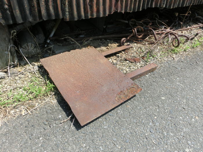 ステップのような鉄板