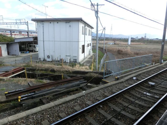 近鉄橿原線の平端駅ホームから